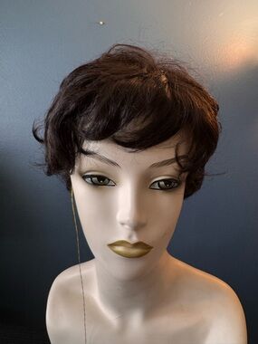 Short Layered Women's Wig in Dark Brown - Stylish Everyday Look